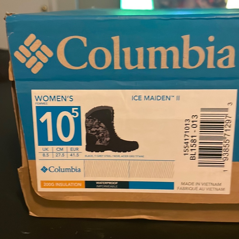 NWT womens Columbia snow boots